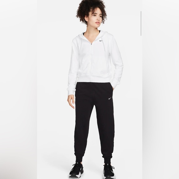 Nike Dri-FIT One
Women's Full-Zip French Terry Hoodie - Picture 6 of 10